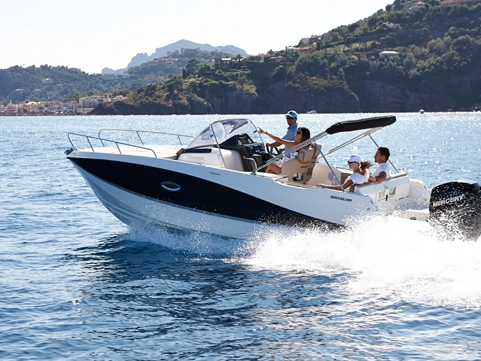 Quicksilver Activ 755 Sundeck a louer à Split