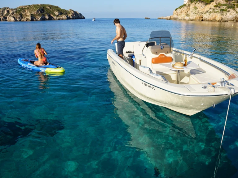 Bateau à moteur à louer à Club Nàutic Santa Ponsa au meilleur prix