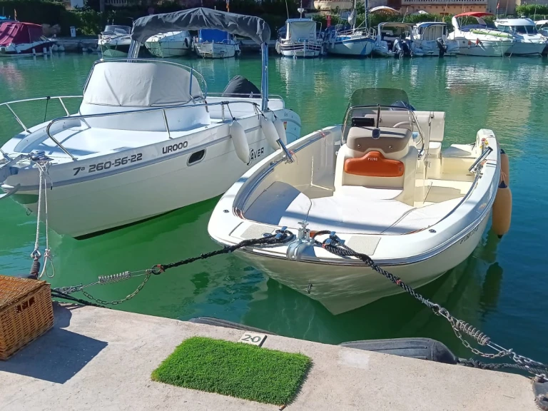 Invictus  FX 190 a louer à Club Nàutic Santa Ponsa