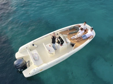 Pronajmout si Invictus  FX 190 v Club Nàutic Santa Ponsa
