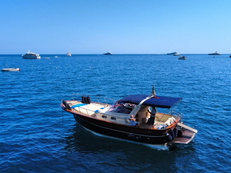 Location bateau Fratelli Aprea Sorrento 32 Semi Cabinato à Salerne sur Samboat