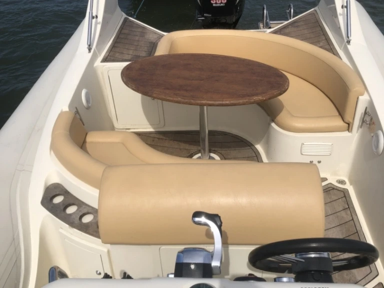 Louer Semi-rigide avec ou sans skipper Sacs à Lège-Cap-Ferret