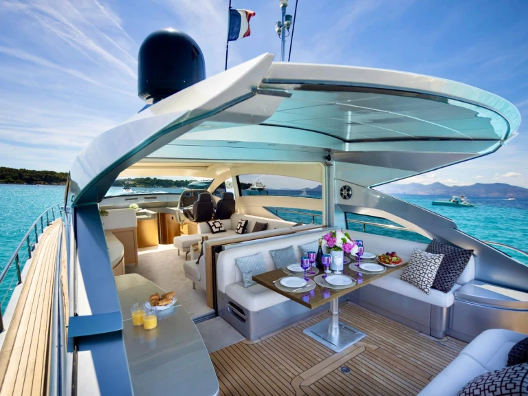 Louer Yacht avec ou sans skipper Pershing à Cannes