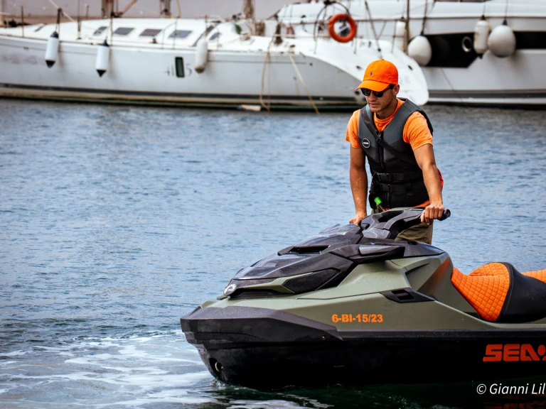 Louez un Bombardier GTX PRO 130 à Puerto Deportivo de Marbella