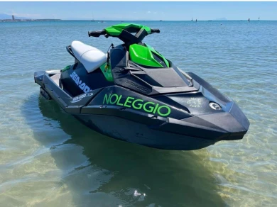 Sea-Doo Spark da affittare a  Anzio