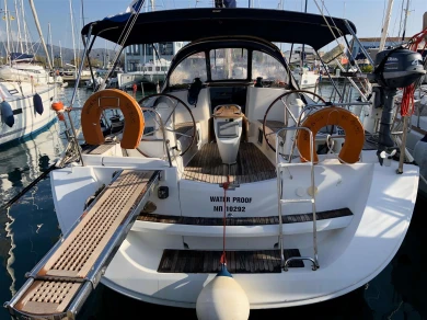 Jeanneau Sun Odyssey 42 i Performance charter bareboat or skippered in  Póros (Ville)