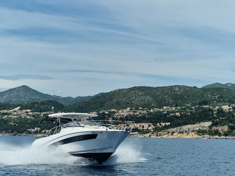 Location Bateau à moteur Jeanneau avec permis