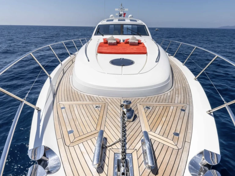 Louez un Princess Princess V70 à Saint-Tropez
