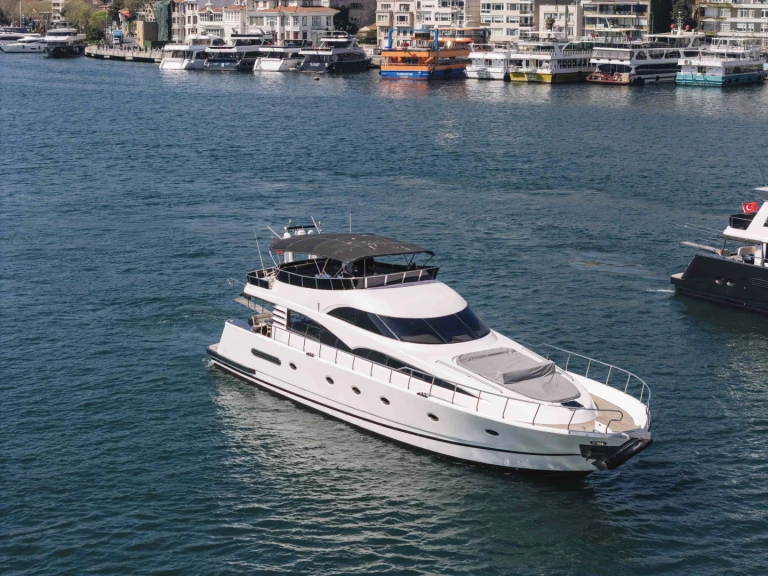 Location Yacht Custom Made avec permis