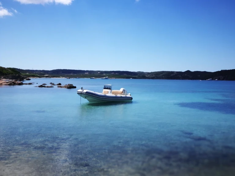 Semi-rigide à louer à Sant'Amanza au meilleur prix
