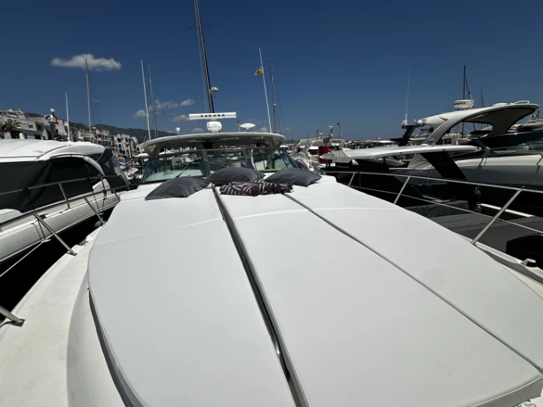 Location bateau Sea Ray Sea Ray 370 Sundancer à Marbella sur Samboat
