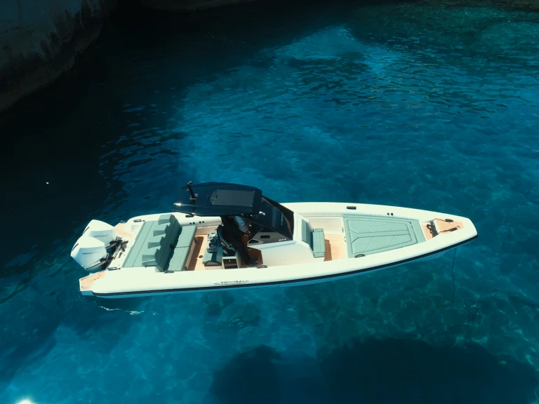 Location bateau Technohull GTX à Kýthnos (Ville) sur Samboat