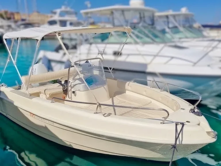 Bateau à moteur à louer à Porto di Alghero au meilleur prix