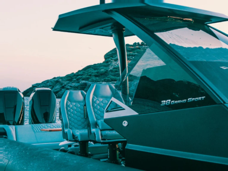 Location Semi-rigide à Kýthnos (Ville) - Technohull GRAND SPORT 38