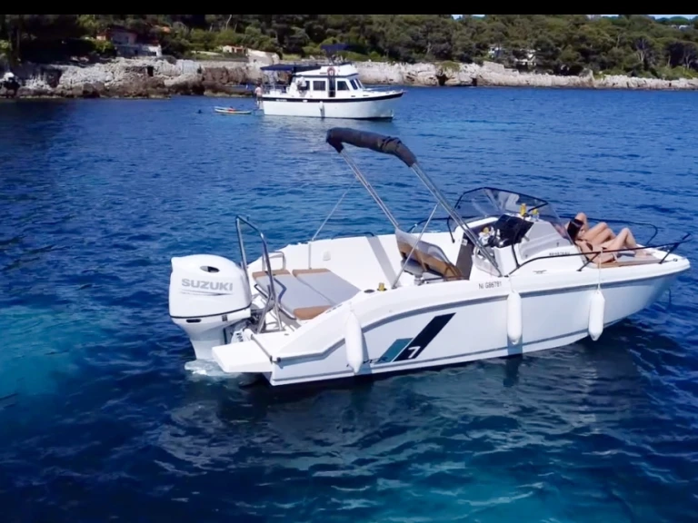 Location Bateau à moteur Bénéteau avec permis