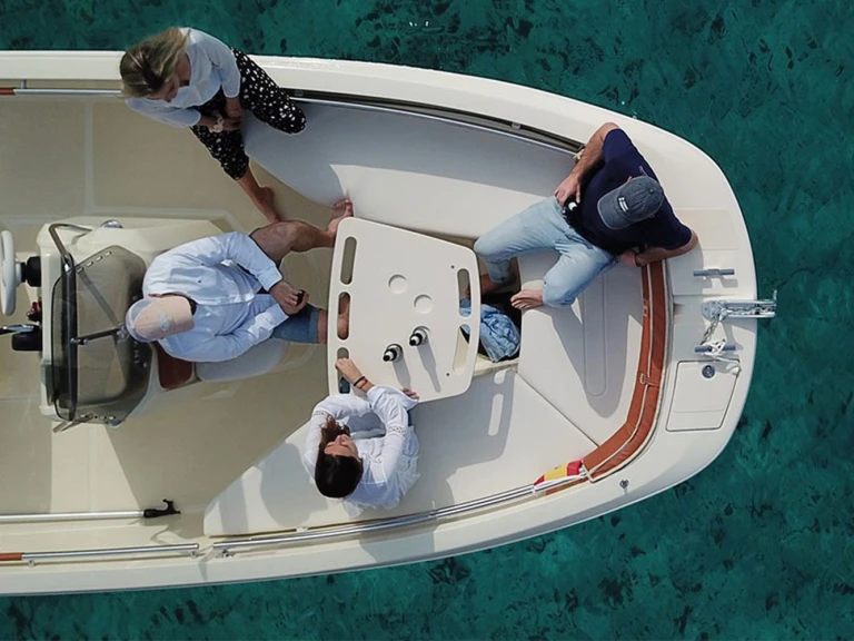Invictus  Invictus 190 FX a louer à Marina de Palamós