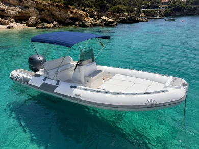 Motorboat rental with or without captain Bwa Can Picafort