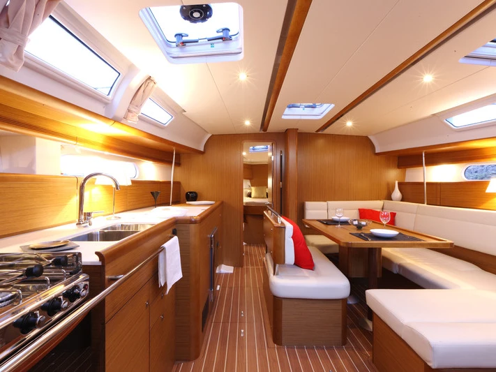 Location bateau La Spezia pas cher Sun Odyssey 44i