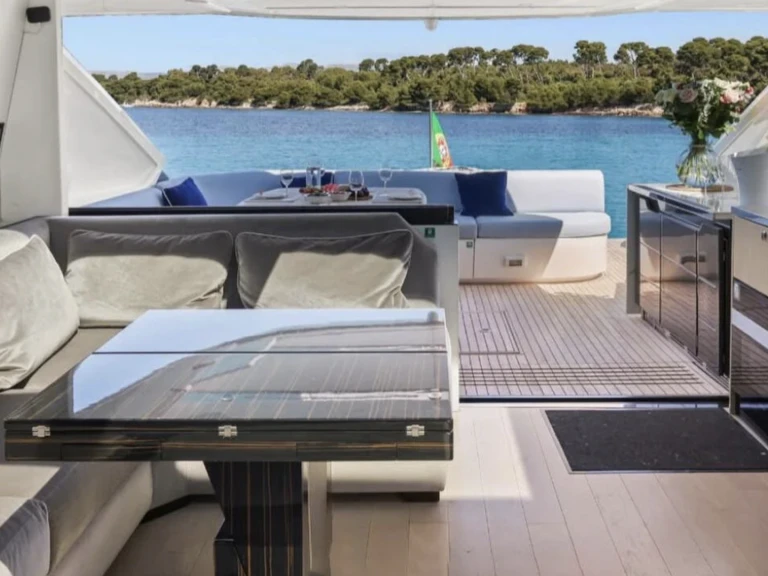 Louez un Fairline Targa 64 à Saint-Tropez