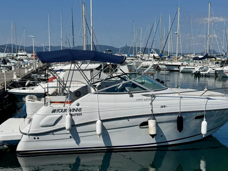 Location Bateau à moteur Four Winns avec permis