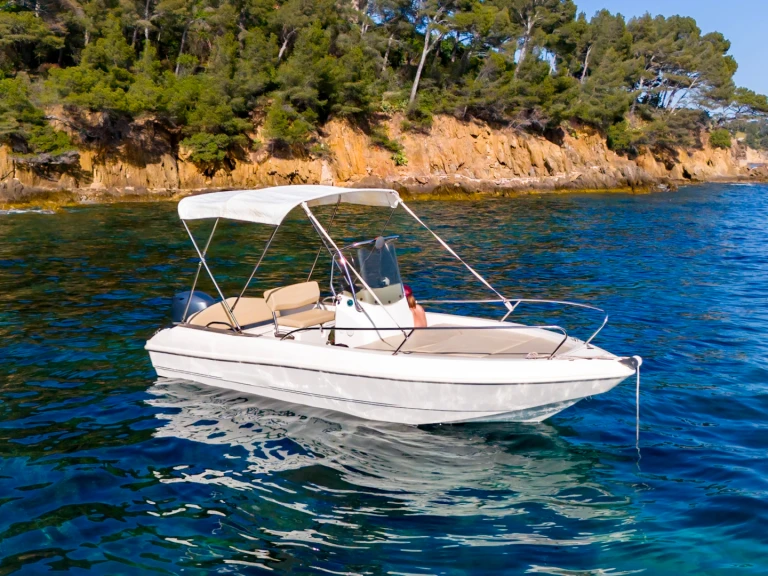 Louez un Capelli Cap 520 Open à Port de Bormes-les-Mimosas