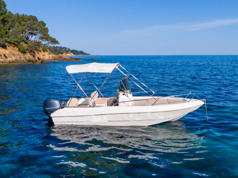 Location Bateau à moteur à Port de Bormes-les-Mimosas - Capelli Cap 520 Open