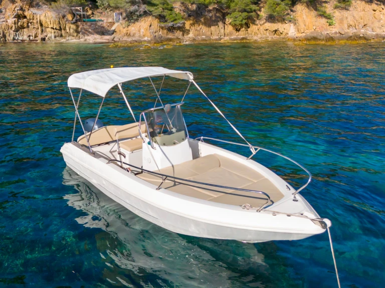 Location Bateau à moteur Capelli avec permis