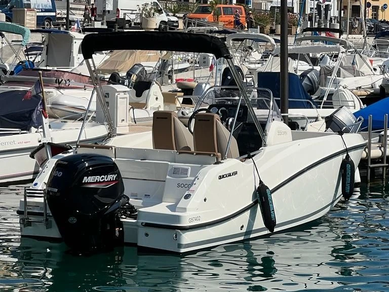 Bateau à moteur à louer à Villefranche-sur-Mer au meilleur prix