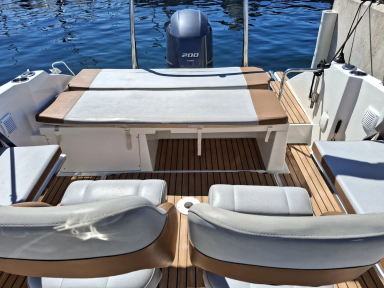 Louer Bateau à moteur avec ou sans skipper Bénéteau à Marina de Palamós