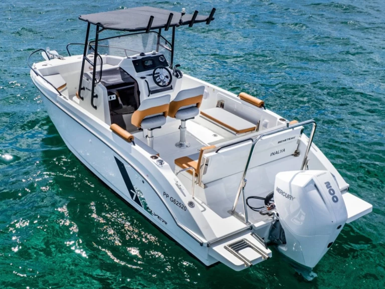 Louer Bateau à moteur avec ou sans skipper Bénéteau à La Madrague
