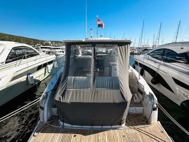 Louez un Bavaria Bavaria SR41 à Punat