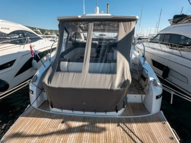 Charter a Bavaria Bavaria SR41 in Punat on Samboat