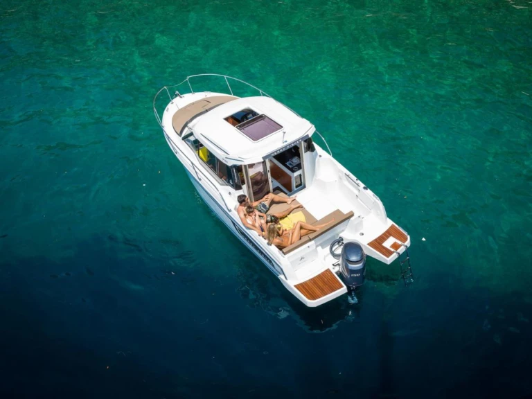 Location Bateau à moteur à Punat - Jeanneau Merry Fisher 795