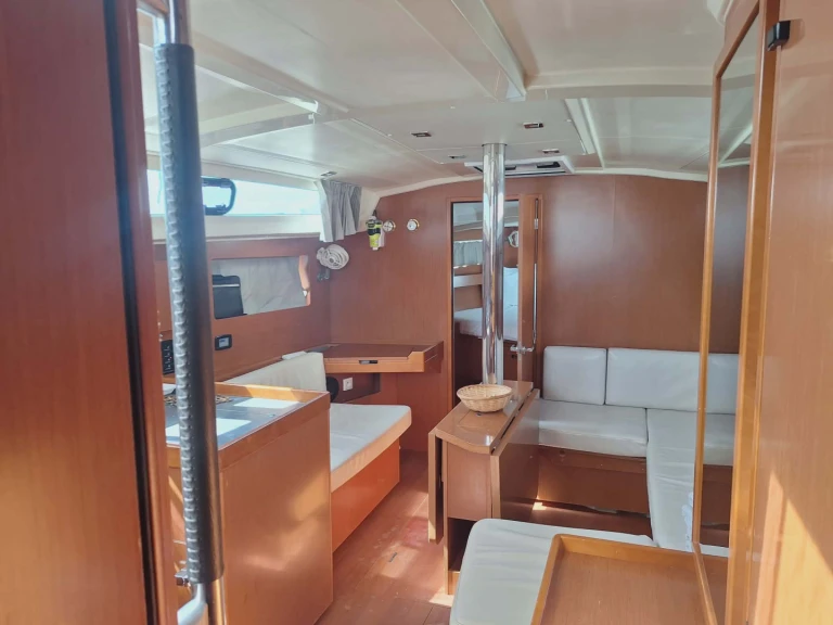 Location à Néa Péramos - Bénéteau Oceanis 41.1 sur SamBoat