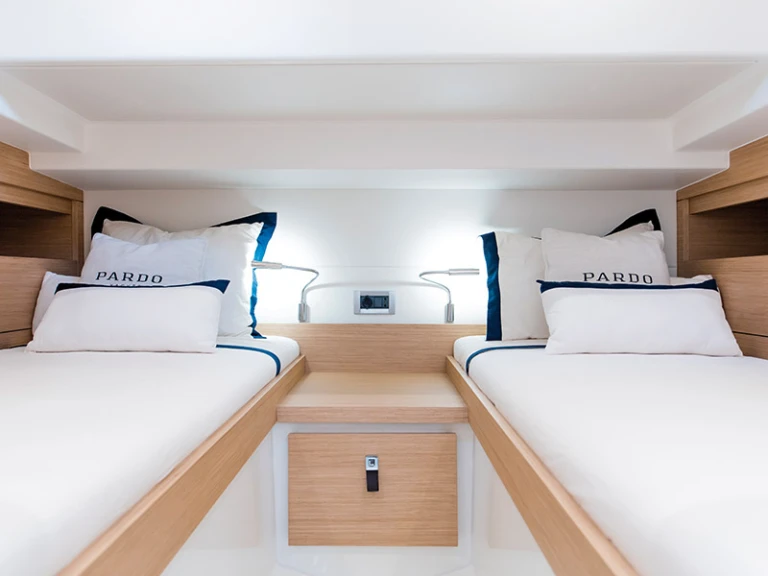 Location Bateau à moteur Pardo Yachts avec permis