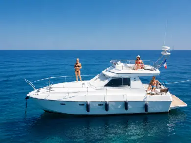 Louer Yacht avec ou sans skipper Ferretti à Cannes