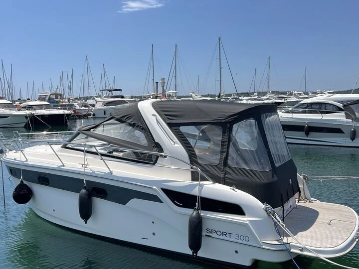 Louez un Bavaria Bavaria Sport 300 à Punat