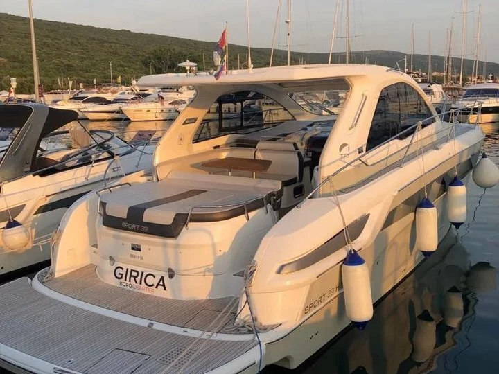 Location Bateau à moteur Bavaria avec permis