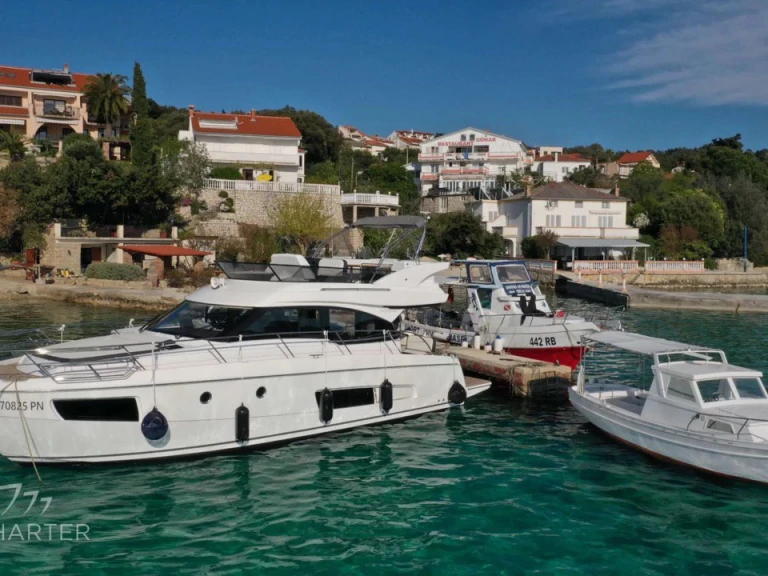 Location bateau Punat pas cher Virtess 420 Fly