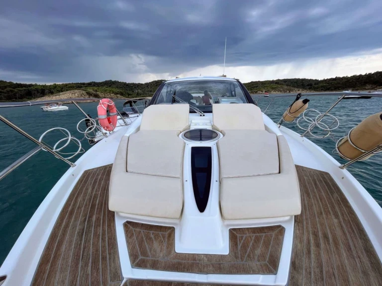 Location bateau Cranchi Cranchi M44 HT à Punat sur Samboat