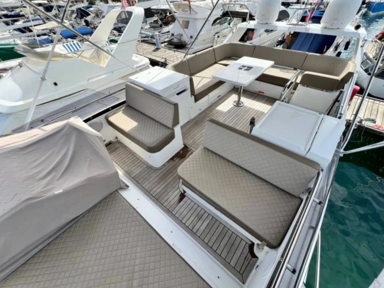 Location à Punat - Galeon Galeon 420 Fly - 3 cab. sur SamBoat