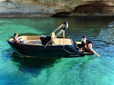 Yacht hire San Antonio Port cheap Open 500 Classic