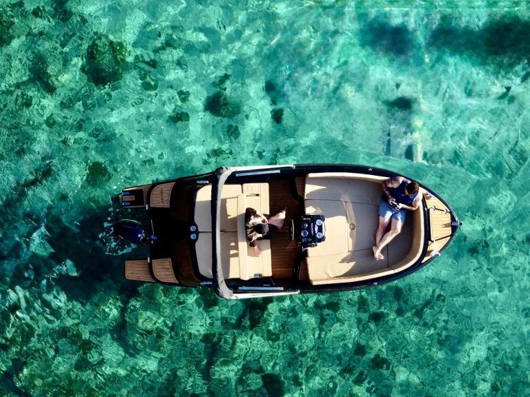 Location Bateau à moteur Mareti avec permis
