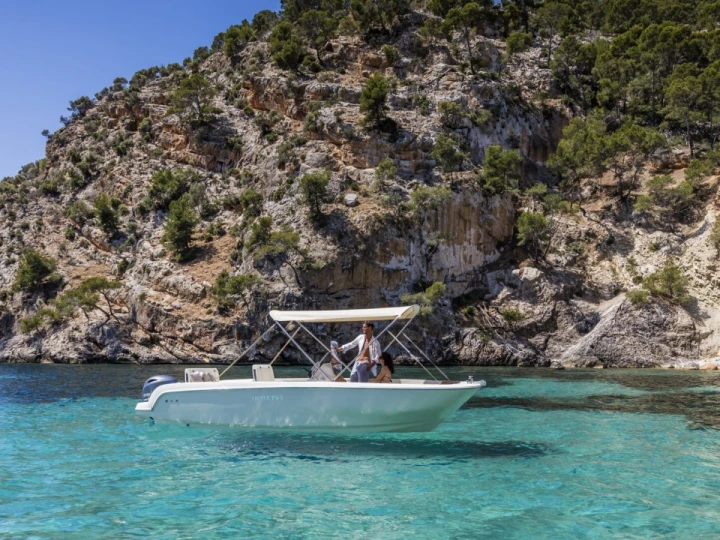 Location bateau Invictus  FX 190 à Saint-Raphaël sur Samboat