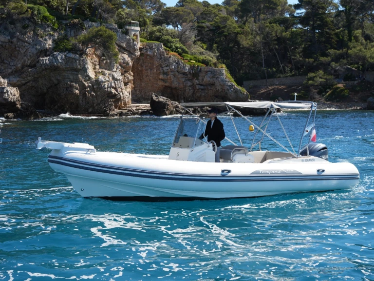 Bateau à moteur à louer à Cannes au meilleur prix