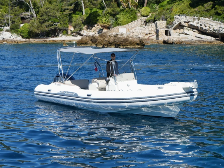 Capelli Tempest 775 a louer à Cannes