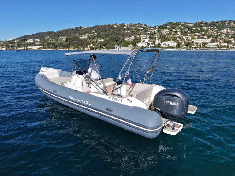 Location à Golfe-Juan - Capelli Tempest 775 sur SamBoat