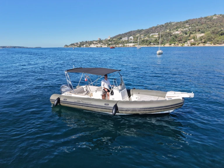 Location bateau Golfe-Juan pas cher Tempest 775