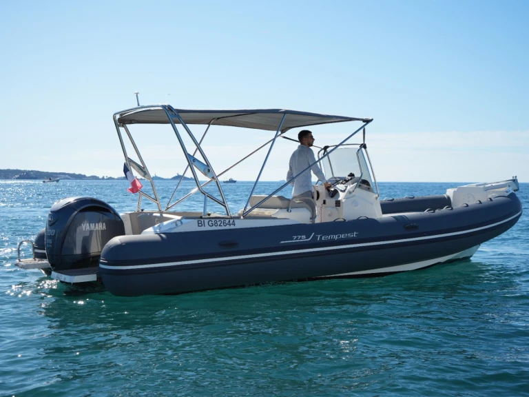 Location Bateau à moteur à Golfe-Juan - Capelli Tempest 775