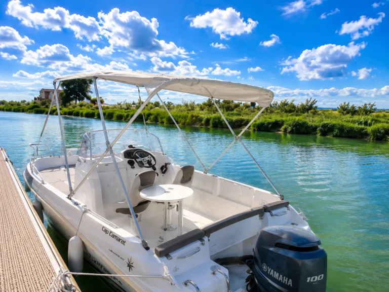 Location bateau Jeanneau Cap Camarat 5.5 CC Serie 2 Style à Palavas-les-Flots sur Samboat